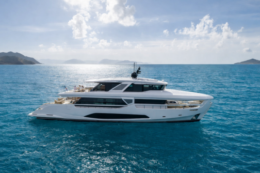 Ferretti INFYNITO 90