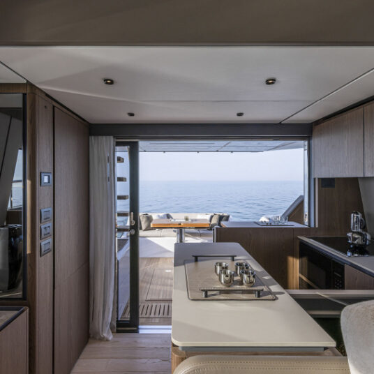 FerrettiYachts580Classic_0007_71229