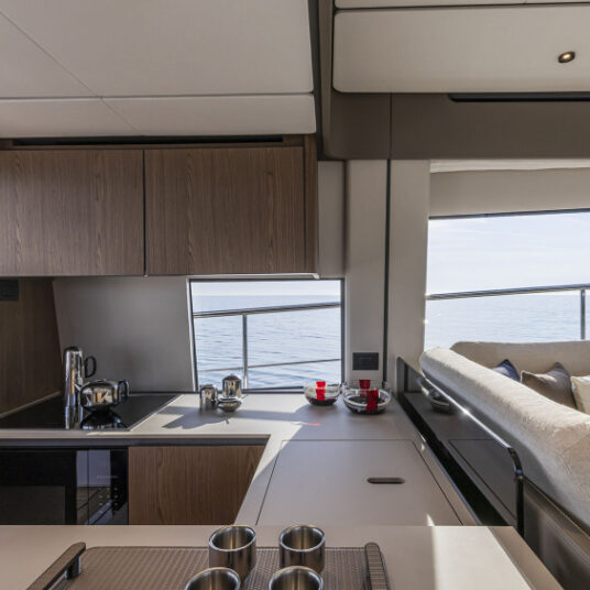 FerrettiYachts580Classic_0008_74413