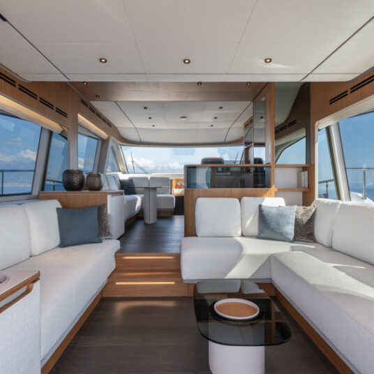 FerrettiYachts670NewInternal_Classic_0000_83528