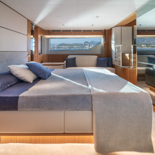 FerrettiYachts670NewInternal_Classic_0004_83534