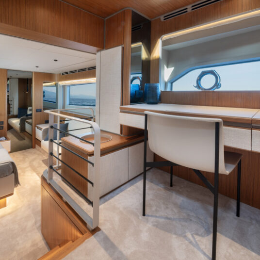 FerrettiYachts670NewInternal_Classic_0005_83532