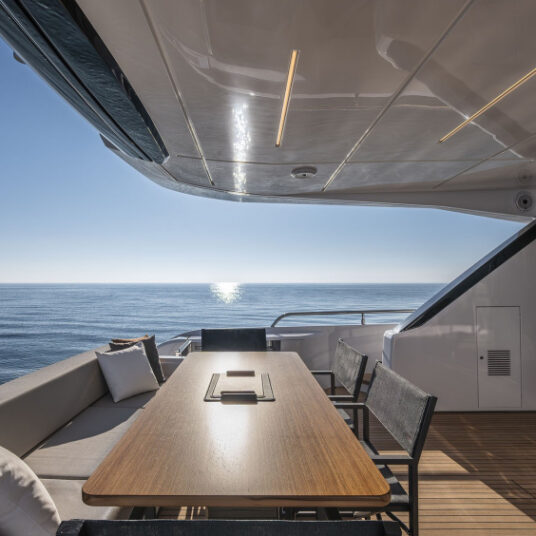 FerrettiYachts720NewCruising_0007_96090