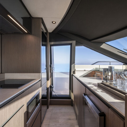 FerrettiYachts720NewInteriors_Contemporary_0007_96038