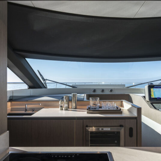 FerrettiYachts720NewInteriors_Contemporary_0008_96039