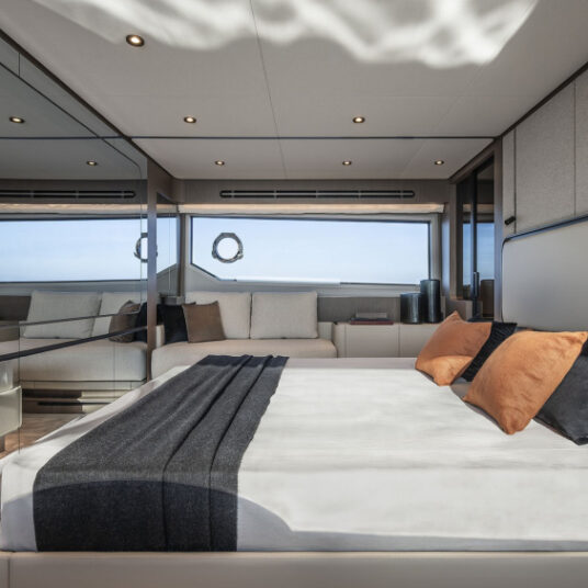 FerrettiYachts720NewInteriors_Contemporary_0016_96048