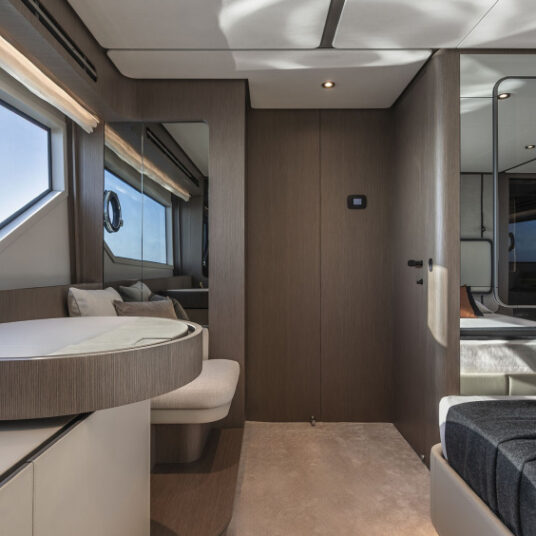 FerrettiYachts720NewInteriors_Contemporary_0017_96049