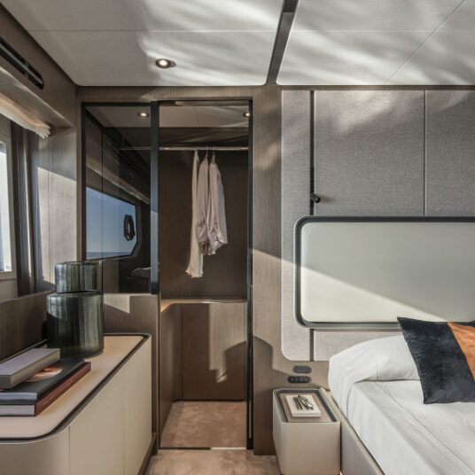 FerrettiYachts720NewInteriors_Contemporary_0018_96051