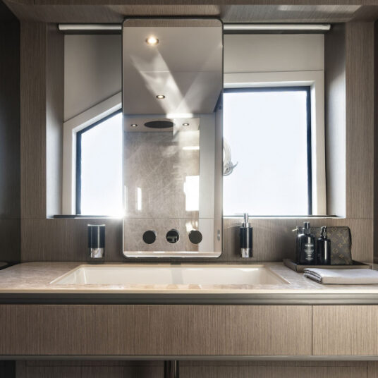 FerrettiYachts720NewInteriors_Contemporary_0023_96056