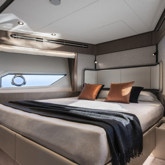 FerrettiYachts720NewInteriors_Contemporary_0027_96060