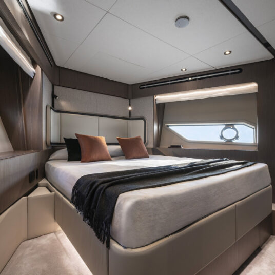 FerrettiYachts720NewInteriors_Contemporary_0028_96061