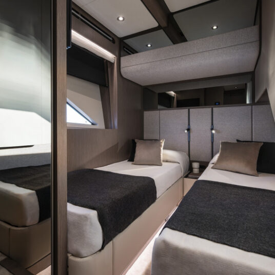 FerrettiYachts720NewInteriors_Contemporary_0030_96064