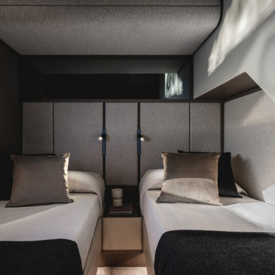 FerrettiYachts720NewInteriors_Contemporary_0031_96065