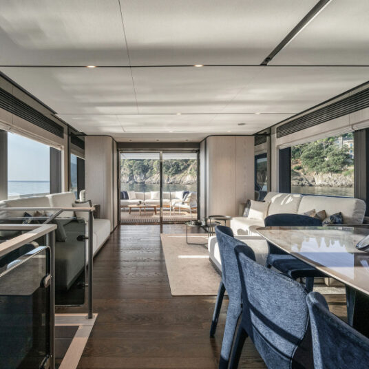 FerrettiYachtsINFYNITO80NewInternal_Classic_0001_83061