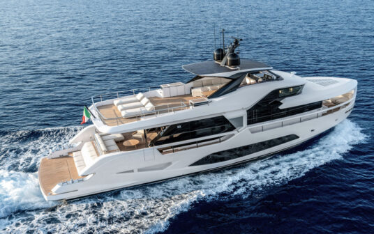 Ferretti INFYNITO 80