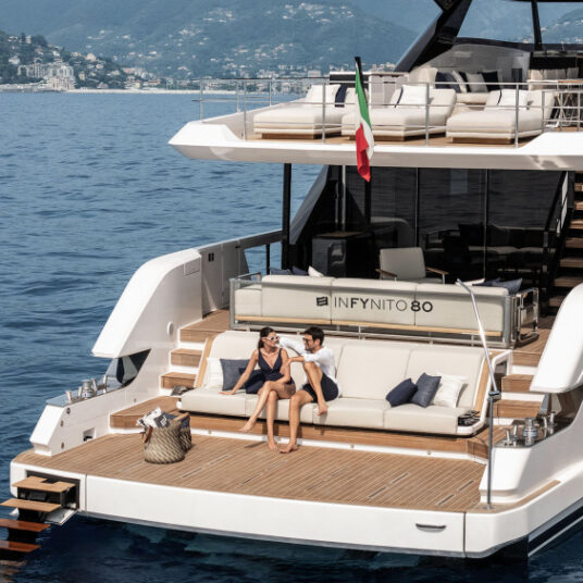 FerrettiYachtsINFYNITO80NewOutdoor_0011_83050