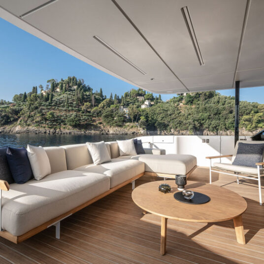 FerrettiYachtsINFYNITO80NewOutdoor_0012_83051