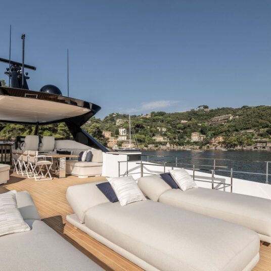 FerrettiYachtsINFYNITO80NewOutdoor_0015_83054