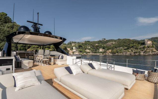 FerrettiYachtsINFYNITO80NewOutdoor_0015_83054 FerrettiYachtsINFYNITO80NewOutdoor_0015_83054