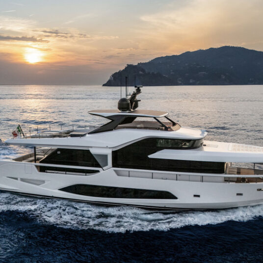 FerrettiYachtsINFYNITO80NewOutdoor_0016_83055