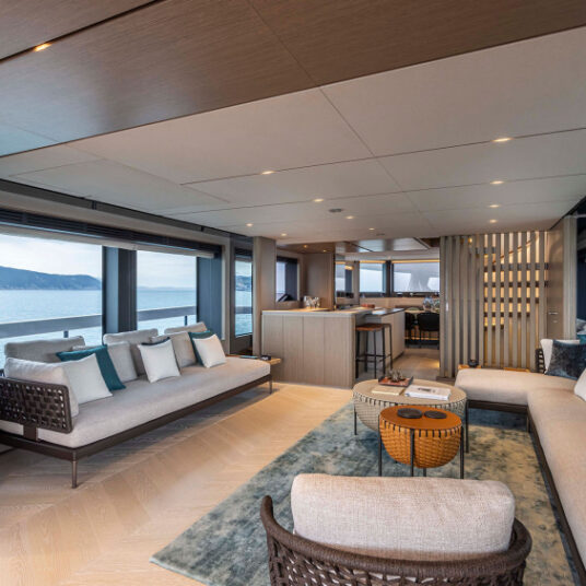 FerrettiYachtsINFYNITO90NewContemporary_0002_75611