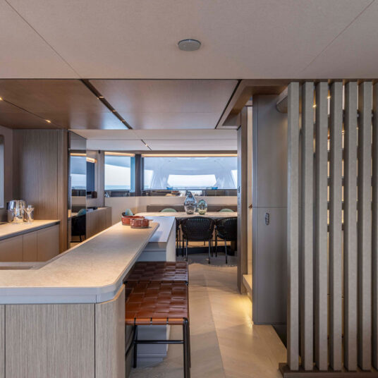 FerrettiYachtsINFYNITO90NewContemporary_0003_75612