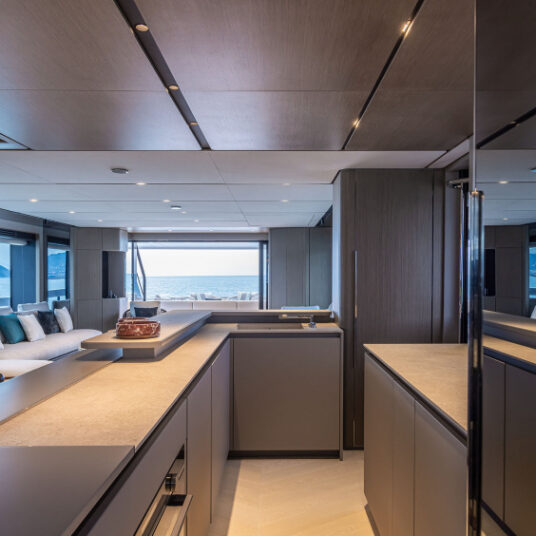 FerrettiYachtsINFYNITO90NewContemporary_0004_74890