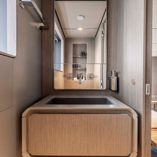 FerrettiYachtsINFYNITO90NewContemporary_0011_75616