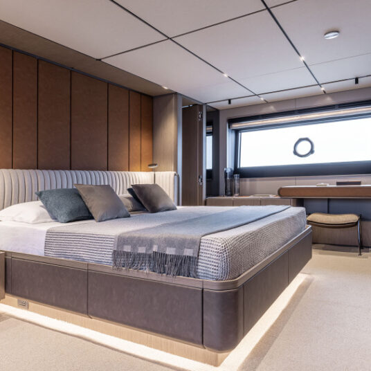 FerrettiYachtsINFYNITO90NewContemporary_0017_74891