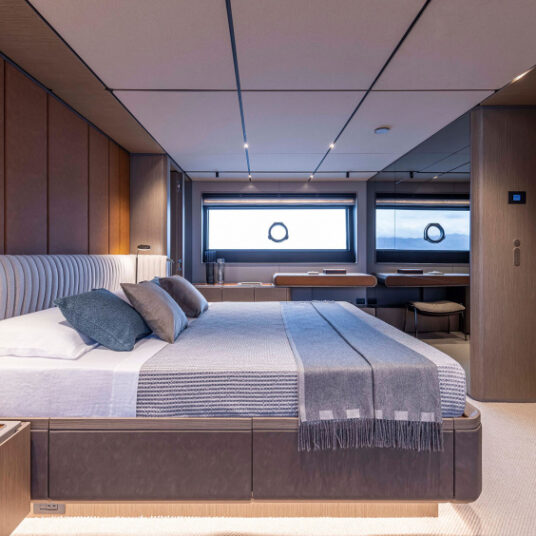 FerrettiYachtsINFYNITO90NewContemporary_0022_75625