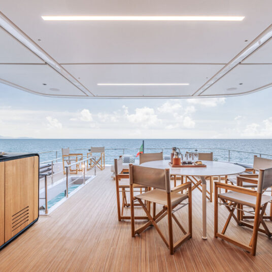 FerrettiYachtsINFYNITO90NewContemporary_0044_74883