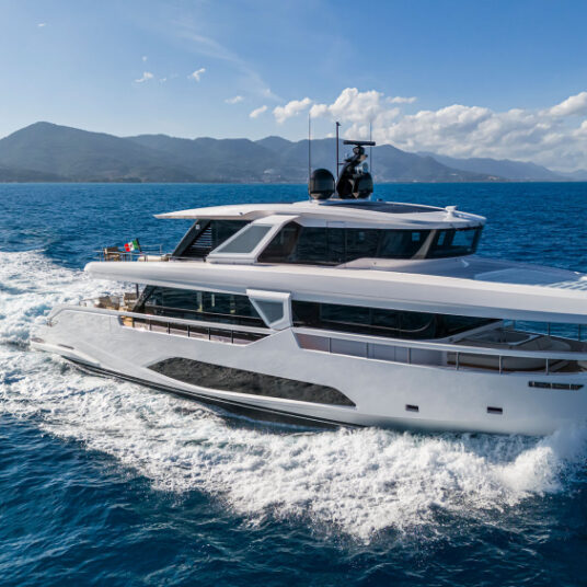 FerrettiYachtsINFYNITO90NewCruising_0000_74875