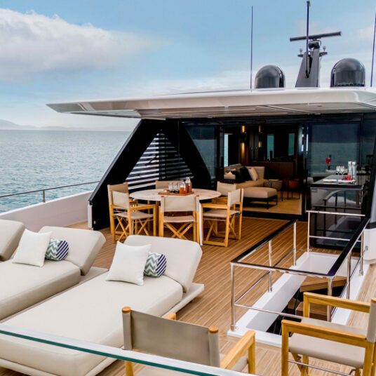 FerrettiYachtsINFYNITO90NewCruising_0003_75594