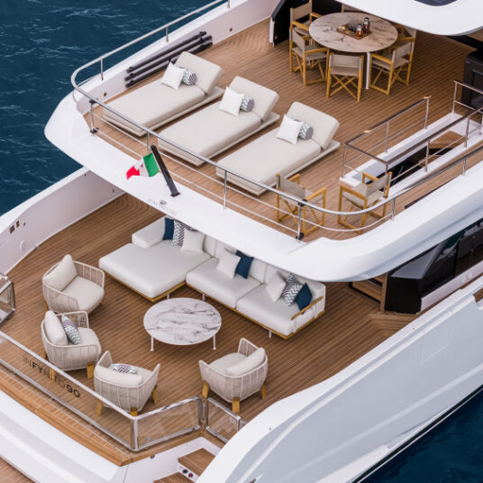 FerrettiYachtsINFYNITO90NewCruising_0004_74877