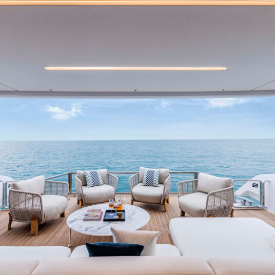 FerrettiYachtsINFYNITO90NewCruising_0005_75604