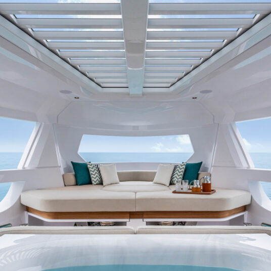 FerrettiYachtsINFYNITO90NewCruising_0017_75939