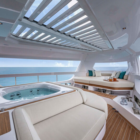 FerrettiYachtsINFYNITO90NewCruising_0021_75609