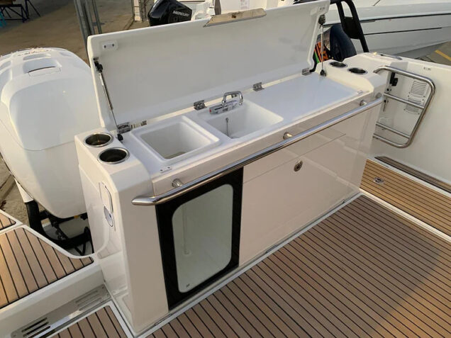 WELLCRAFT_38_EXPLORER_IMG_INT_OPTION_AFT_LIVE_BAIT_WELL_OPEN WELLCRAFT_38_EXPLORER_IMG_INT_OPTION_AFT_LIVE_BAIT_WELL_OPEN