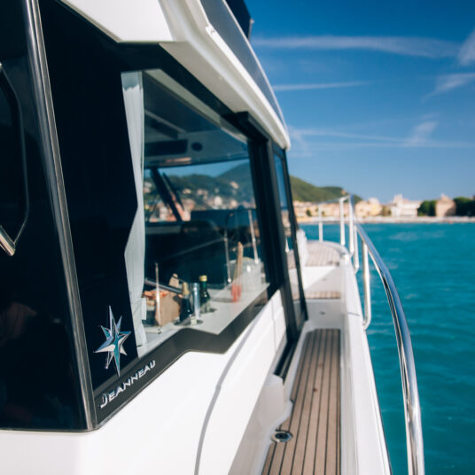 ©JEAN-BAPTISTE D'ENQUIN - JEANNEAU - MERRY FISHER 1095