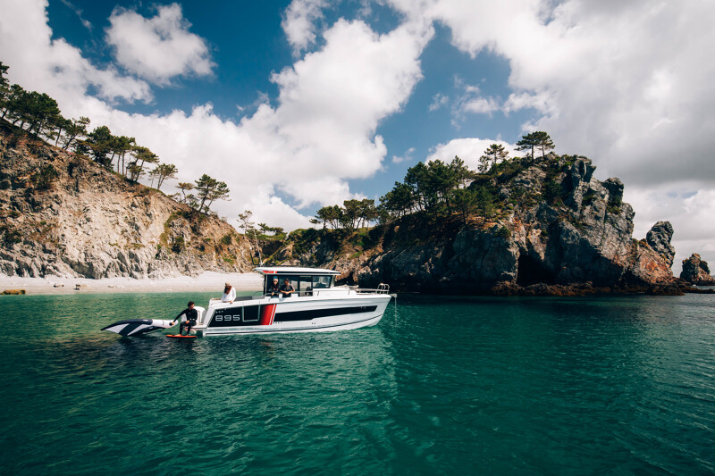 ©JEAN-BAPTISTE D'ENQUIN - JEANNEAU - MERRY FISHER 895