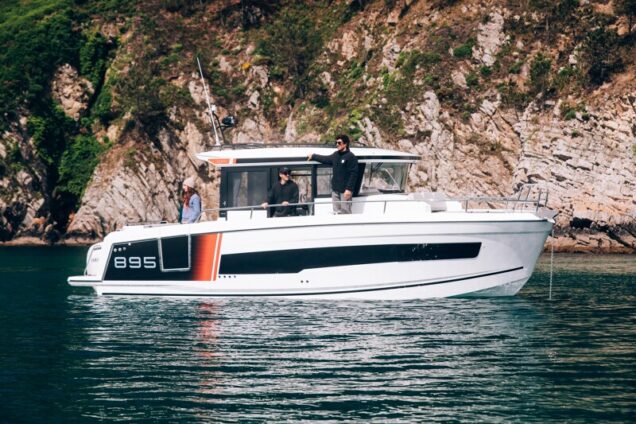 ©JEAN-BAPTISTE D'ENQUIN - JEANNEAU - MERRY FISHER 895